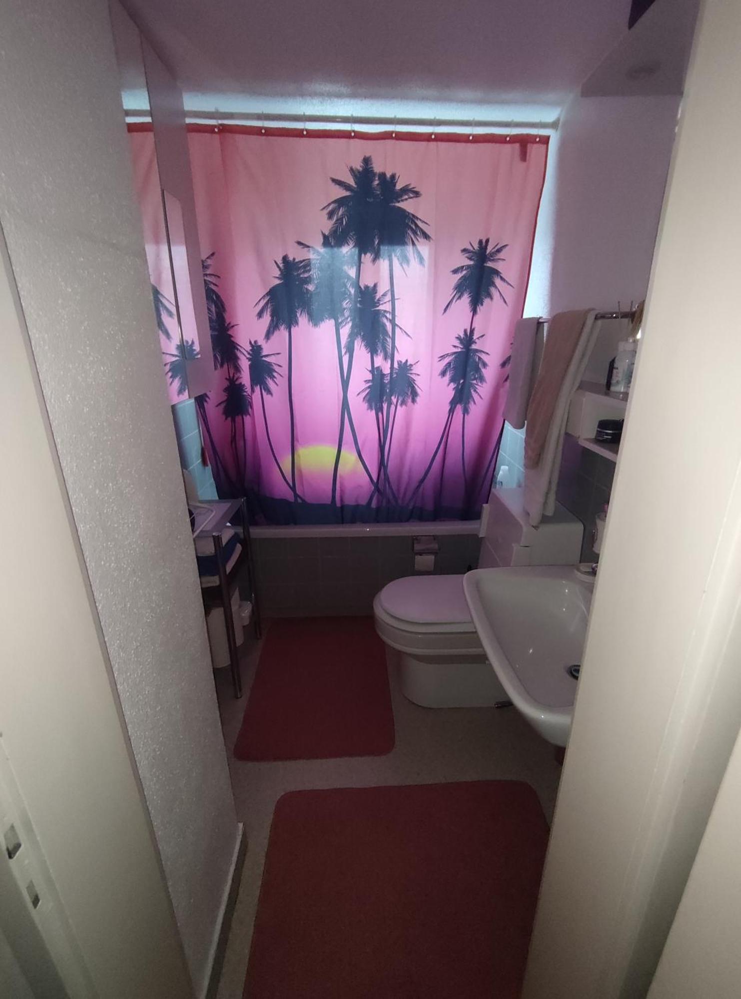 Homestay Small Double Room, Bed 140x200cm, In Very Quiet And Cosy House! *